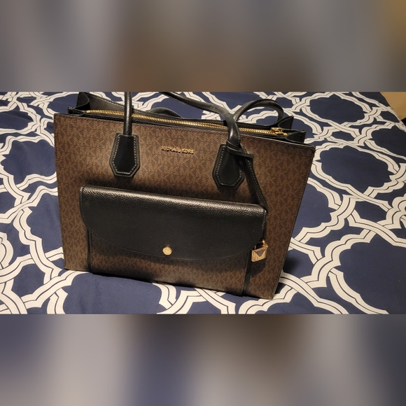 Authentic  Micheal kors tote - Picture 1 of 1